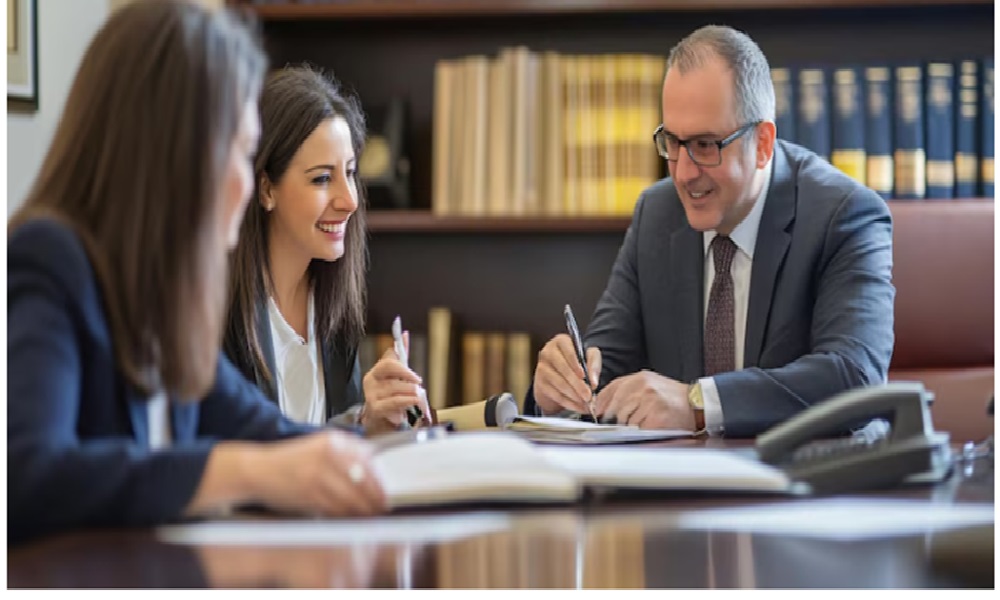 Top 5 Benefits of Hiring a Corporate Lawyer